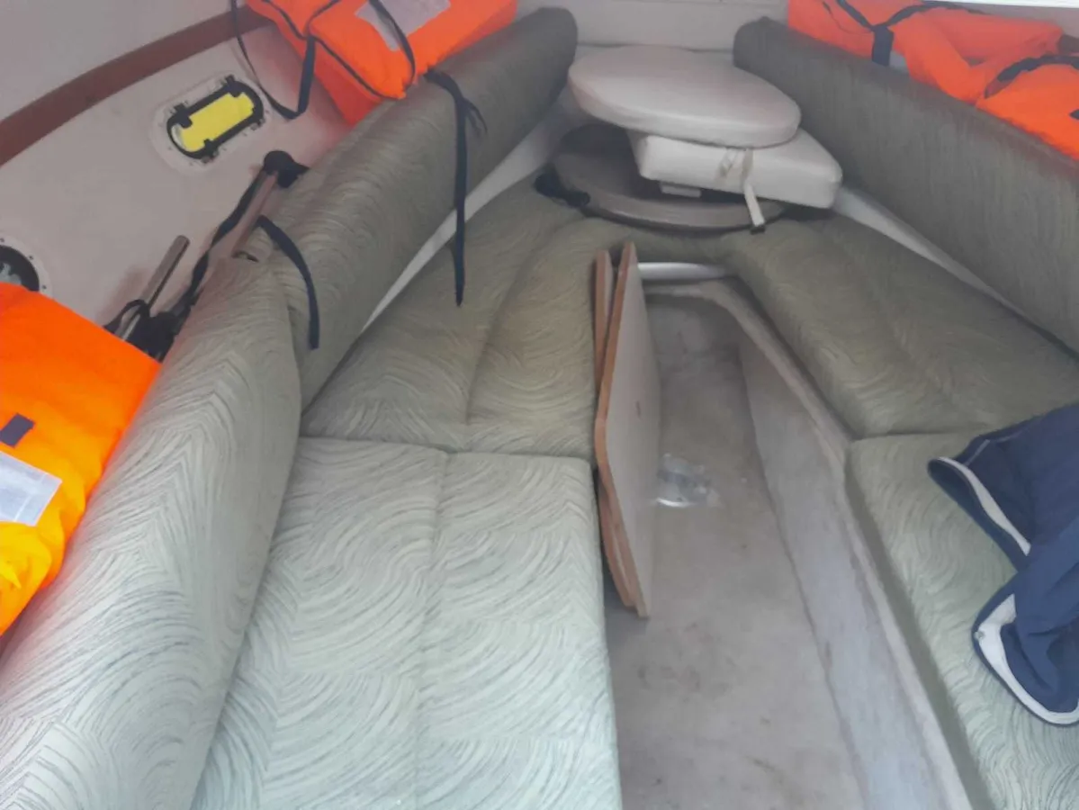 Polyester Speedboat Four Winns 245 Sundowner