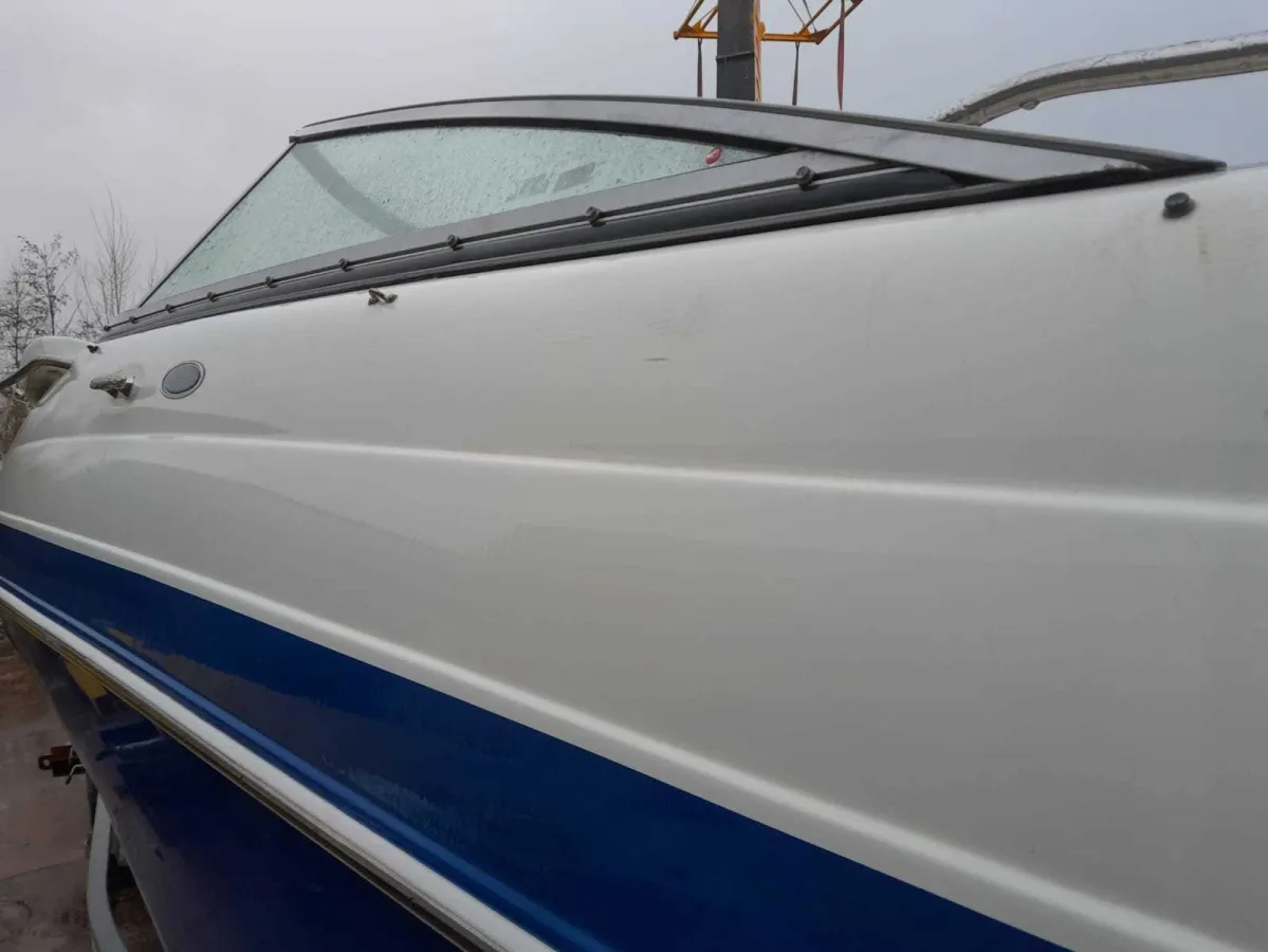 Polyester Speedboat Four Winns 245 Sundowner