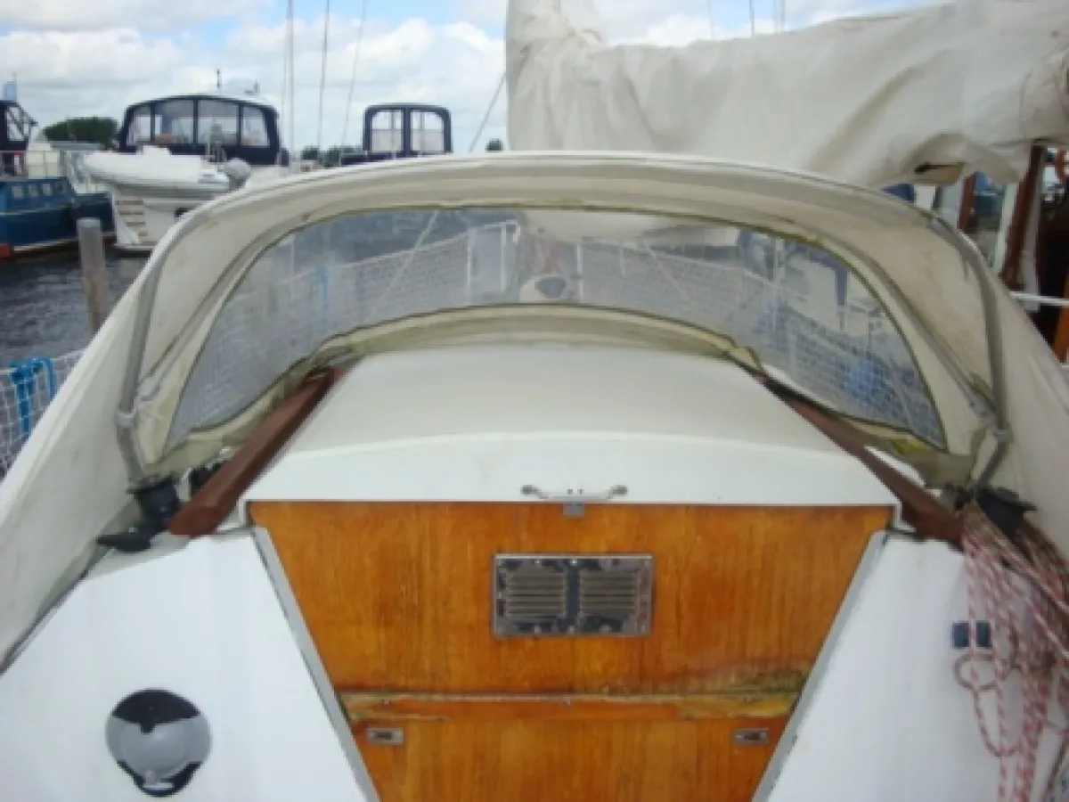 Polyester Sailboat Dufour 1800