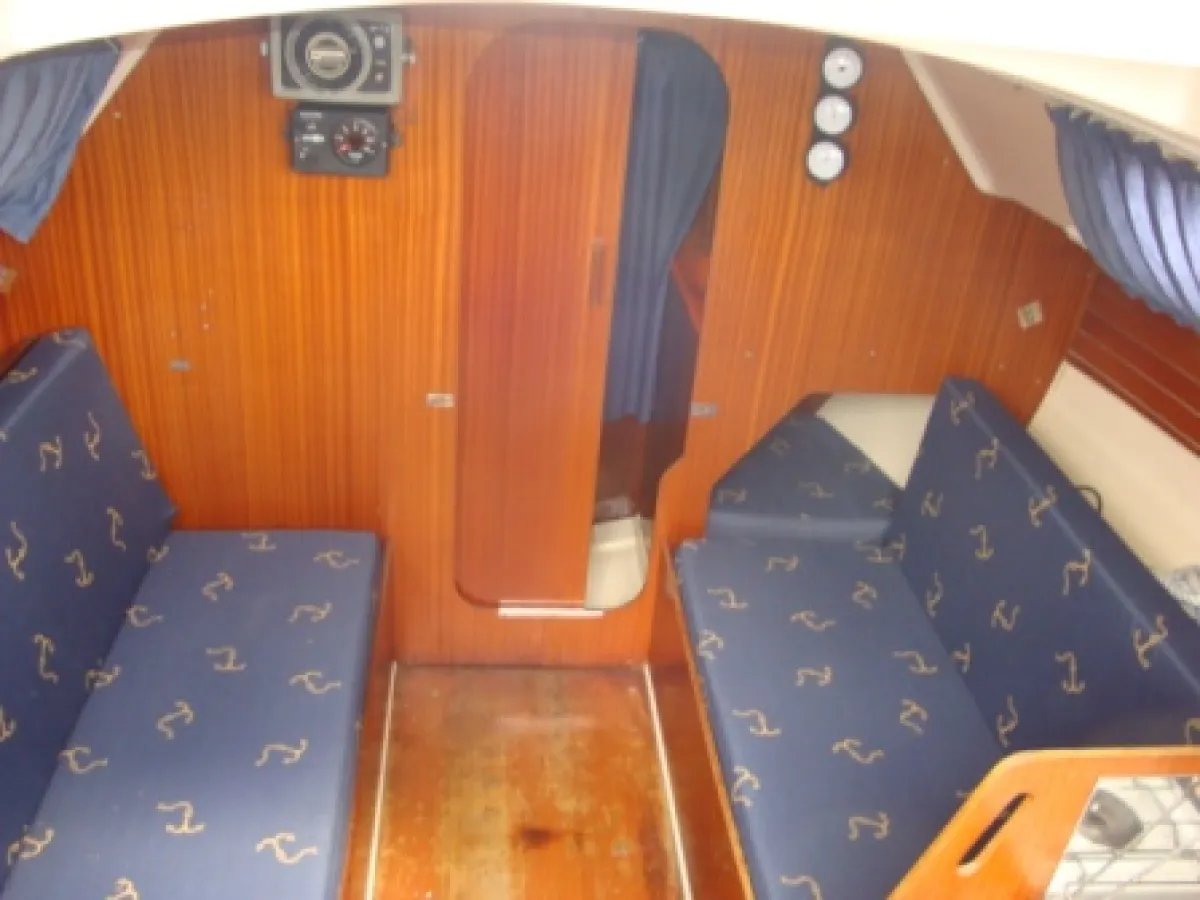 Polyester Sailboat Dufour 1800