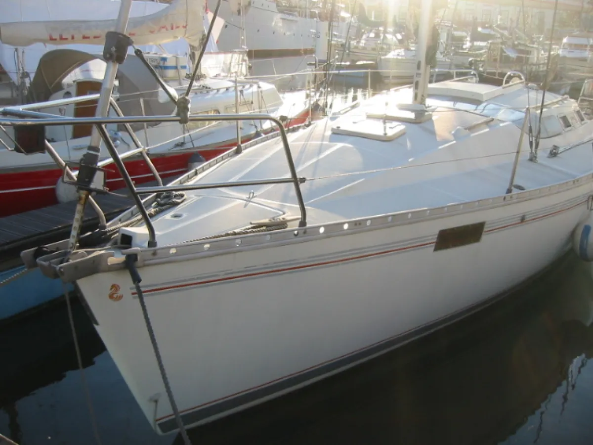 Polyester Sailboat Beneteau Oceanis 350