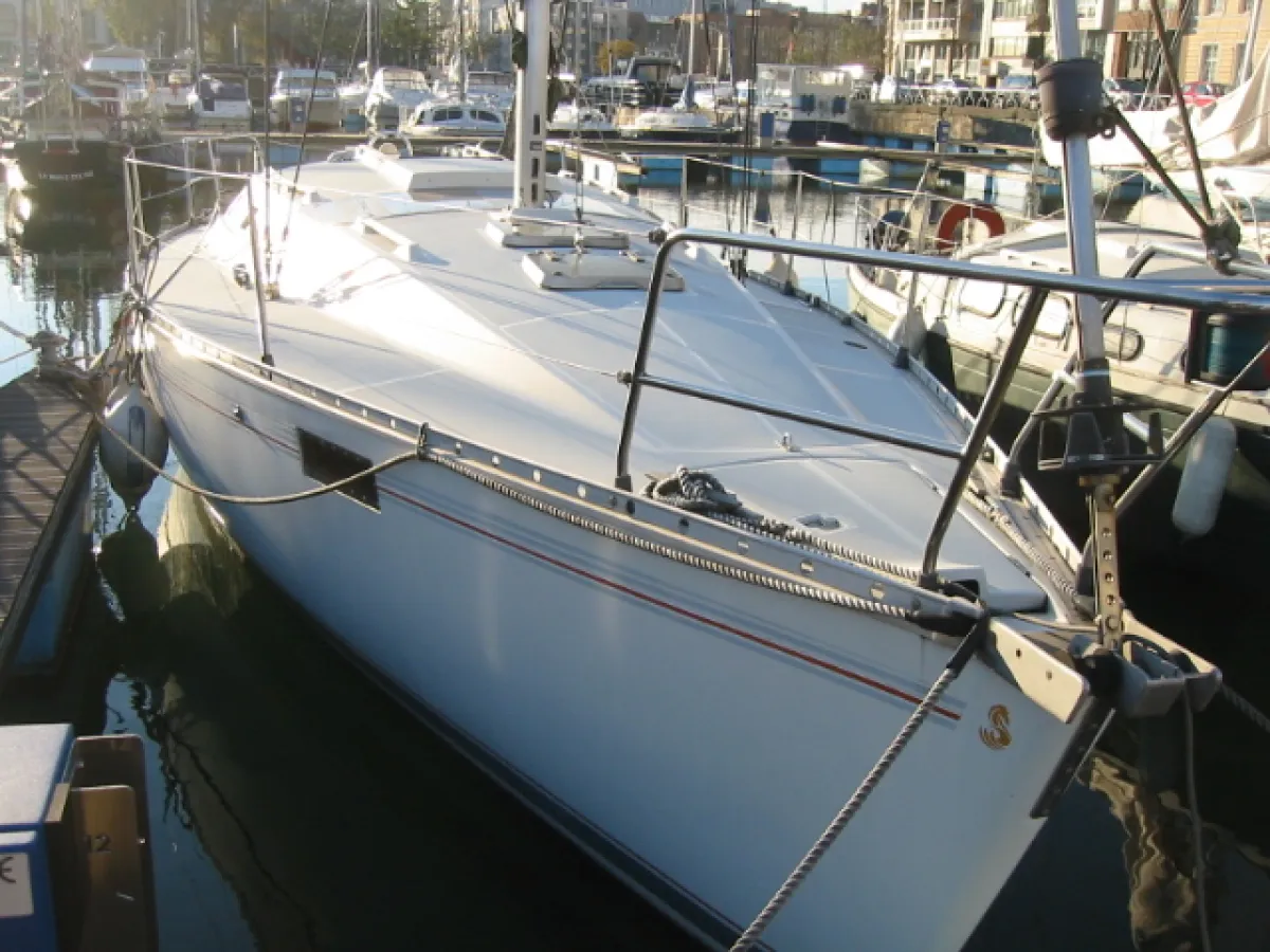 Polyester Sailboat Beneteau Oceanis 350