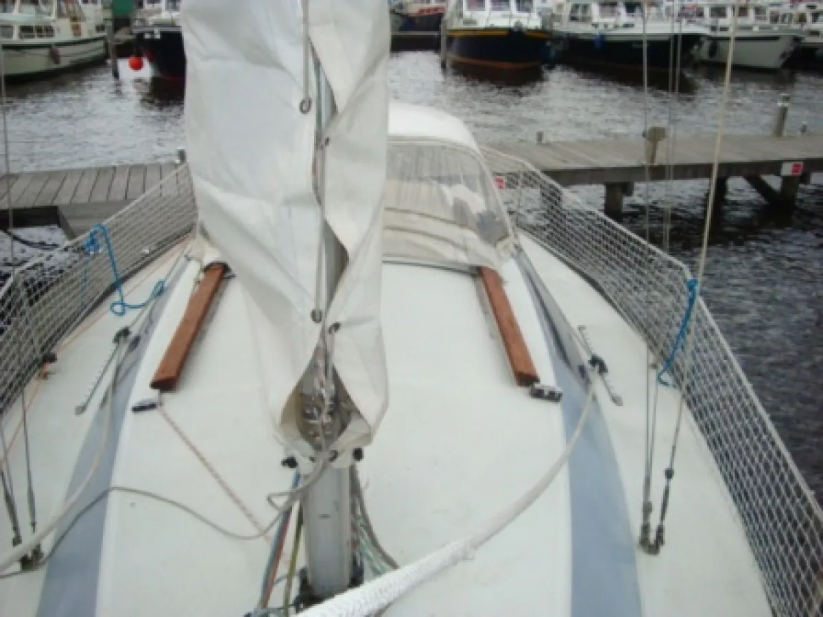 Polyester Sailboat Dufour 1800