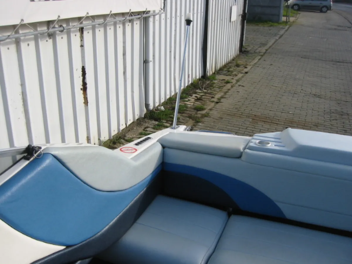 Polyester Speedboot Bayliner 2072 Capri