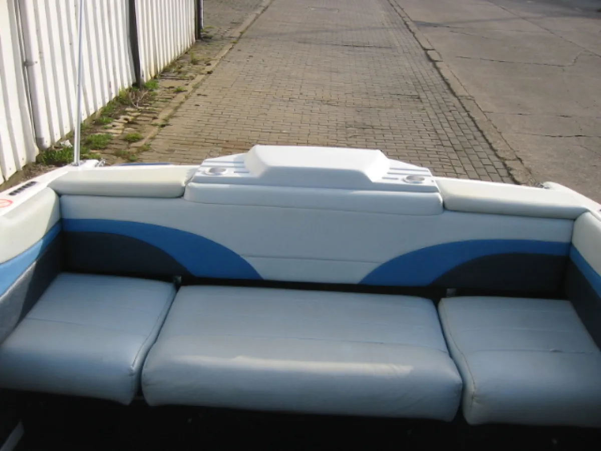 Polyester Speedboot Bayliner 2072 Capri