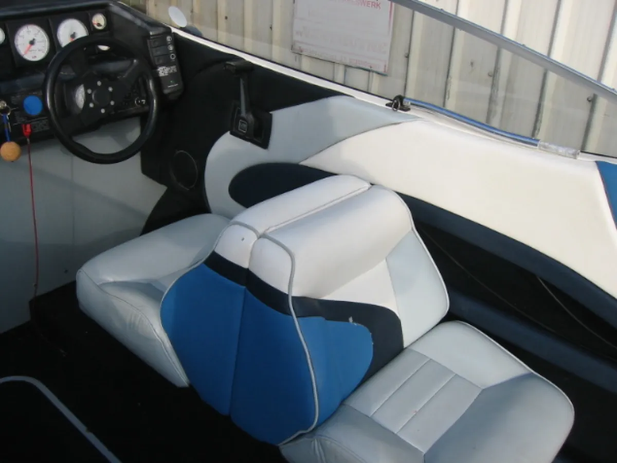 Polyester Speedboot Bayliner 2072 Capri