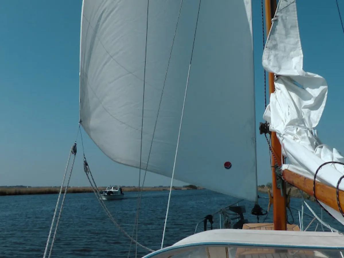 Polyester Sailboat Beneteau Baroudeur