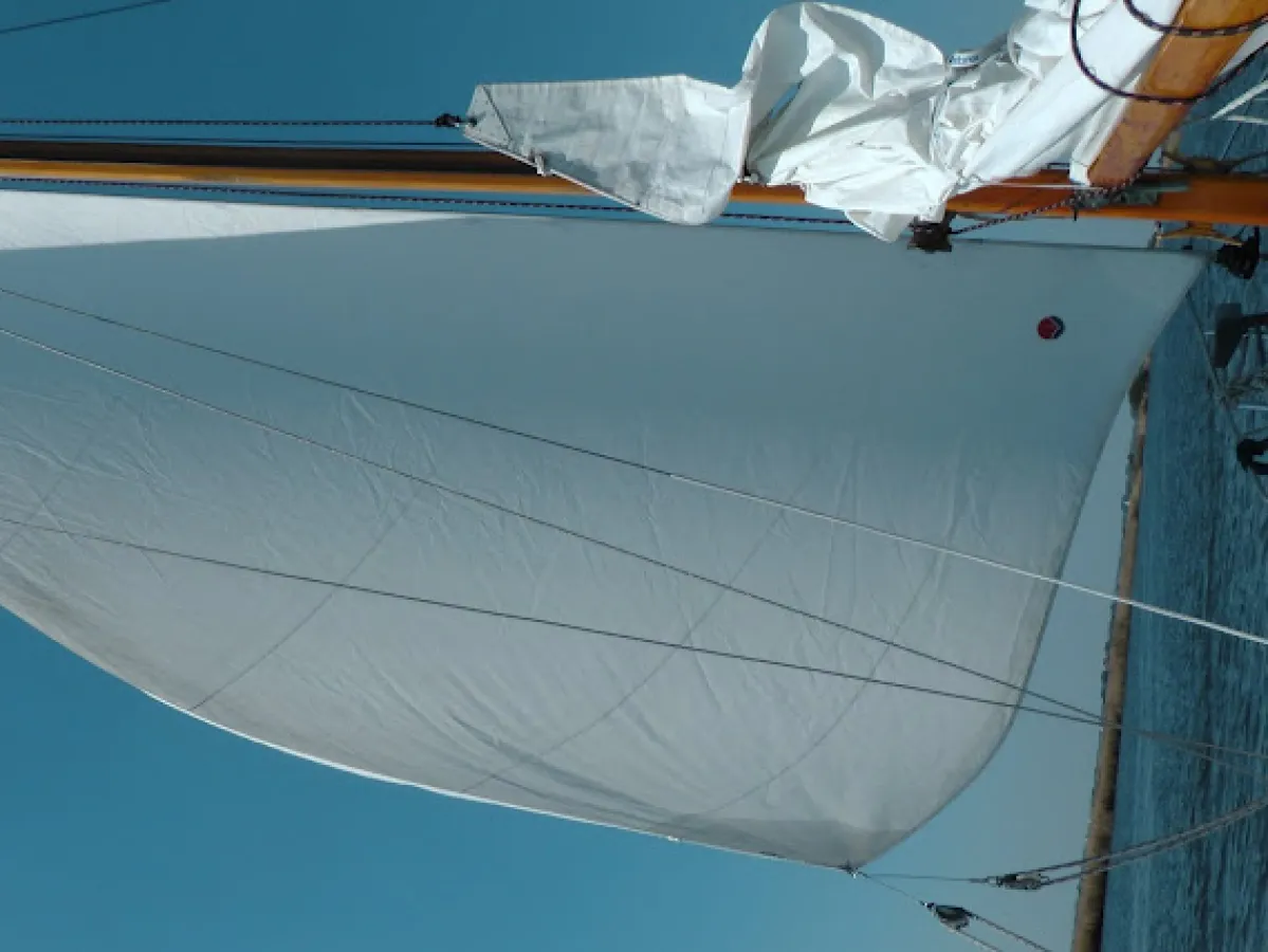 Polyester Sailboat Beneteau Baroudeur