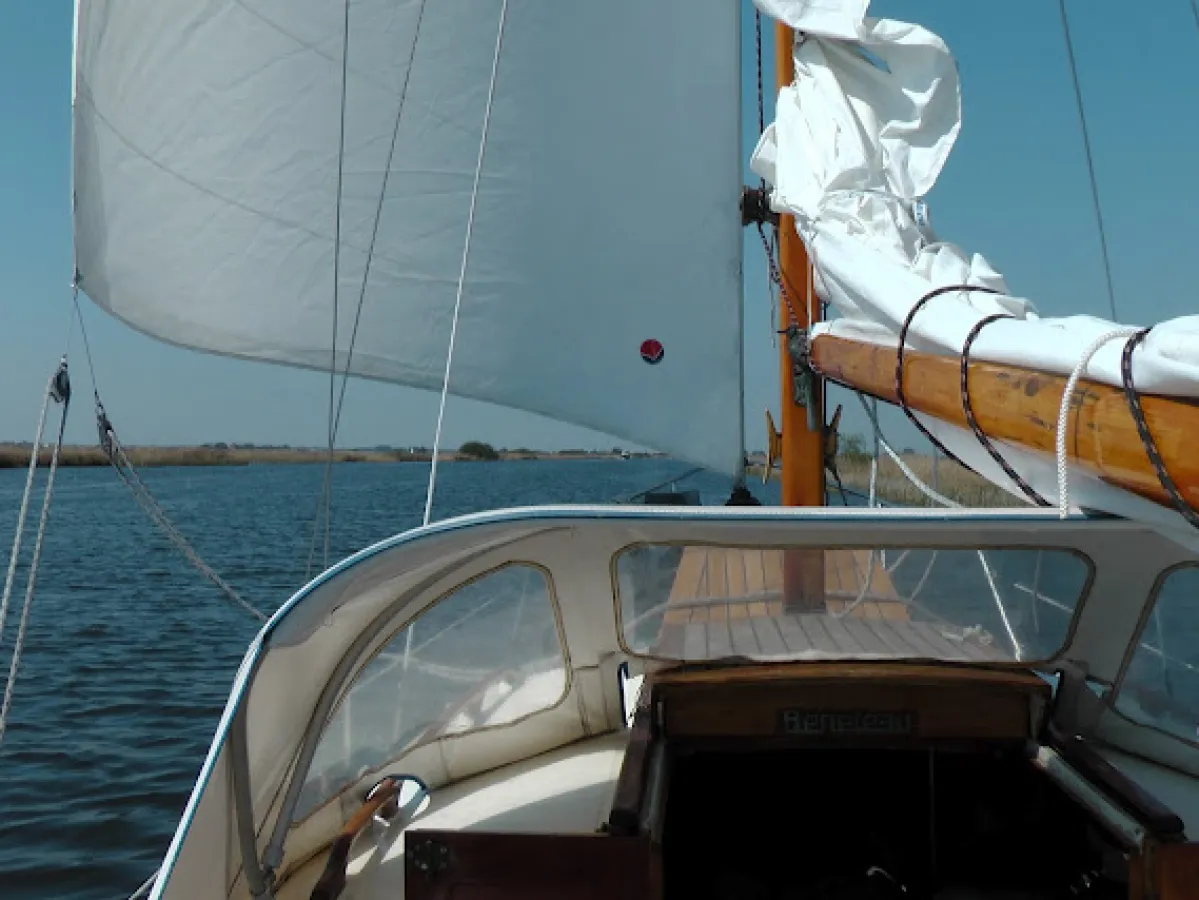 Polyester Sailboat Beneteau Baroudeur