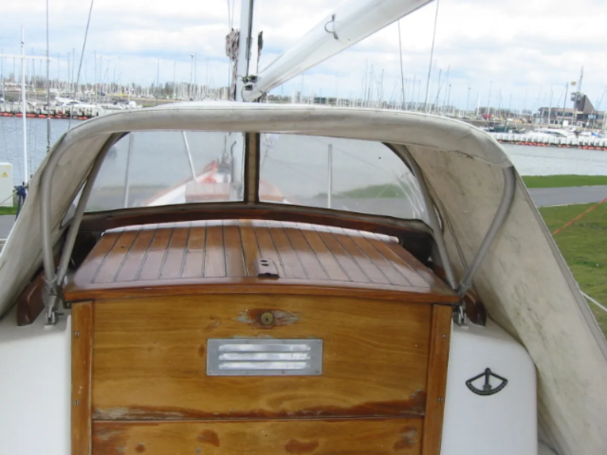 Polyester Sailboat Meridian 25