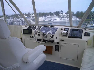 Polyester Motorboat Ocean Yachts 48 Photo 6