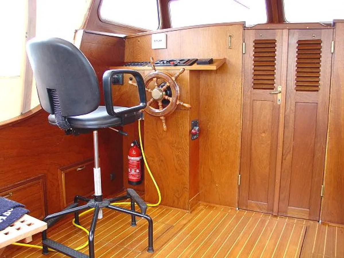 Steel Motorboat Bakdekker Salonboot