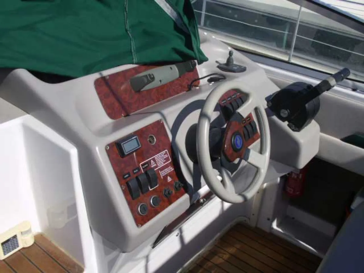 Polyester Speedboat Four Winns 278