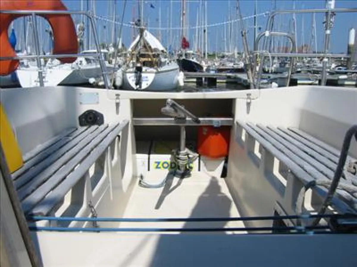 Polyester Sailboat Beneteau First 30E