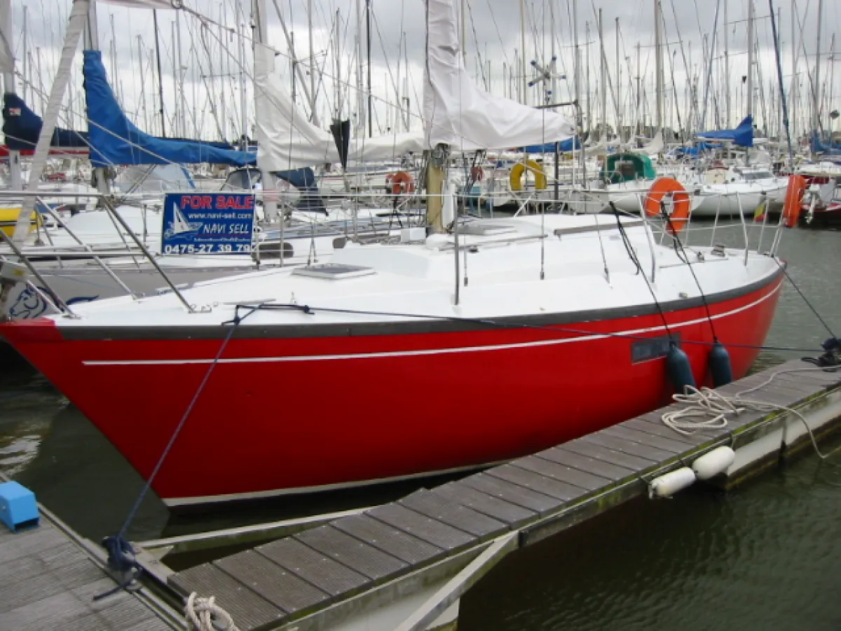 Polyester Sailboat Dufour 27