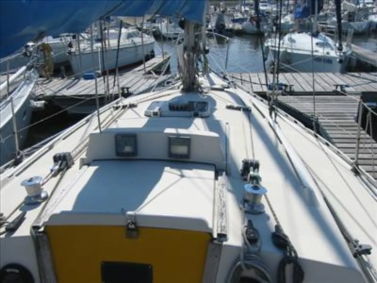 Polyester Sailboat Beneteau First 30E