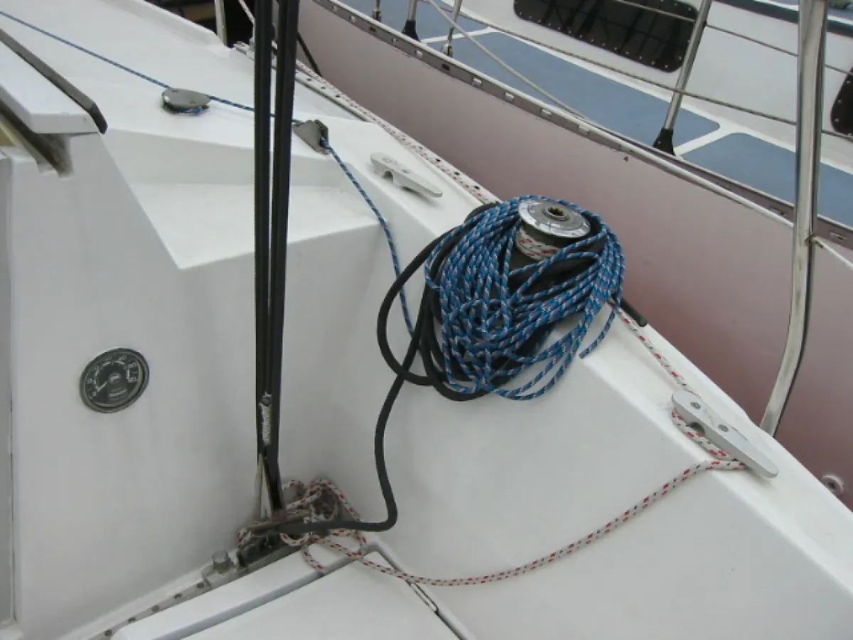 Polyester Sailboat Dufour 27