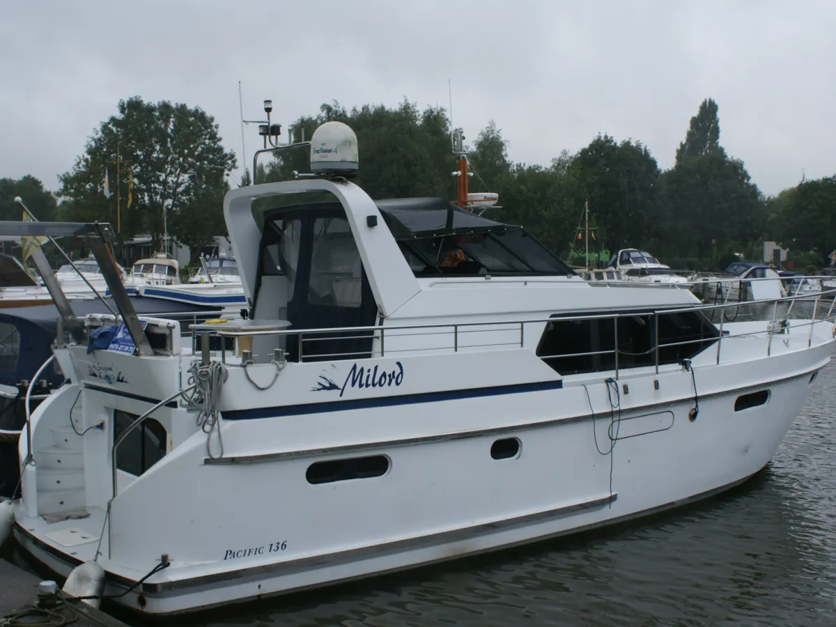 Steel Motorboat Pacific Allure 136