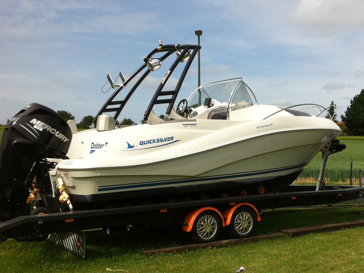 Polyester Speedboat Quicksilver 645 Commander