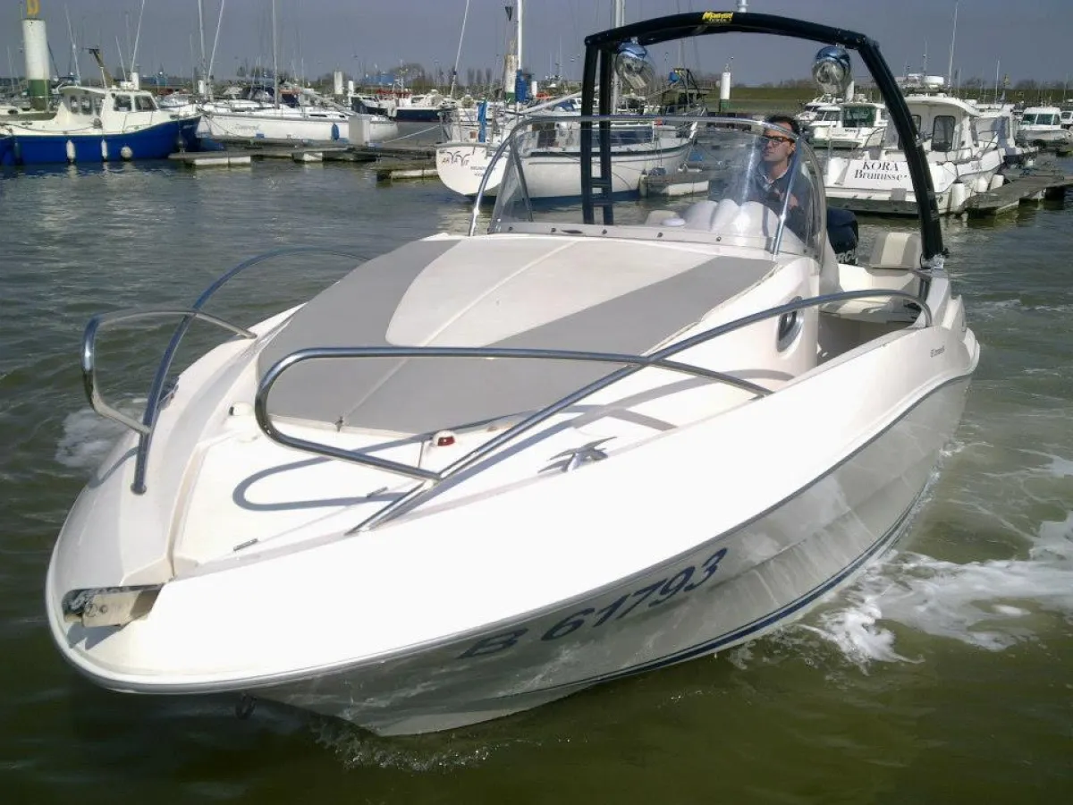 Polyester Speedboat Quicksilver 645 Commander