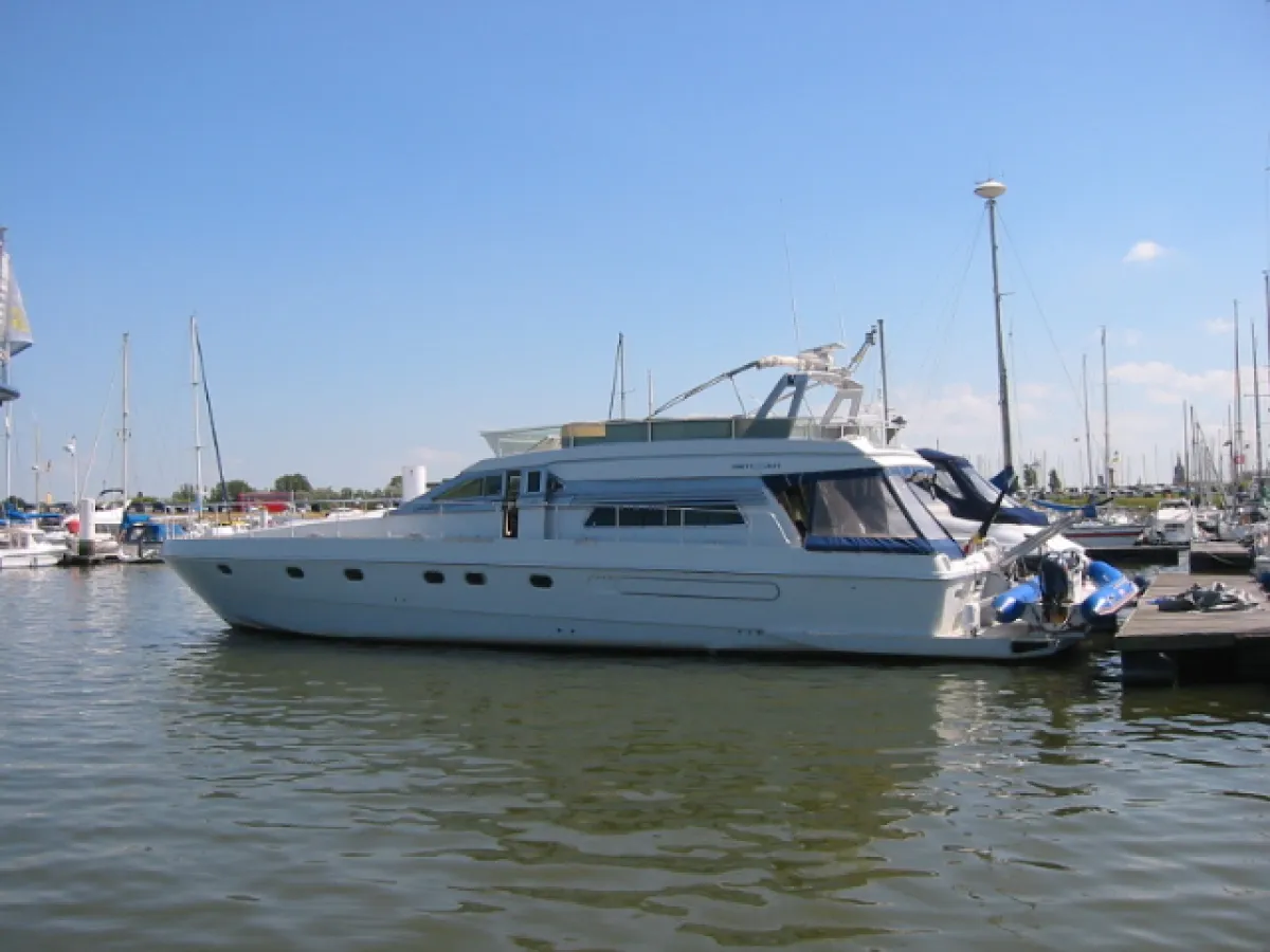 Polyester Motorboat Ferretti 58 Altura