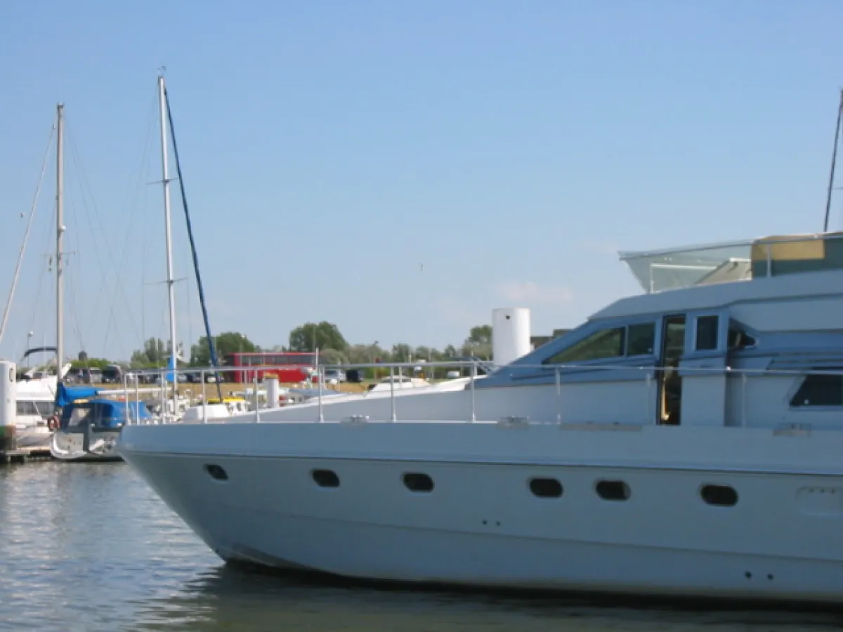 Polyester Motorboat Ferretti 58 Altura