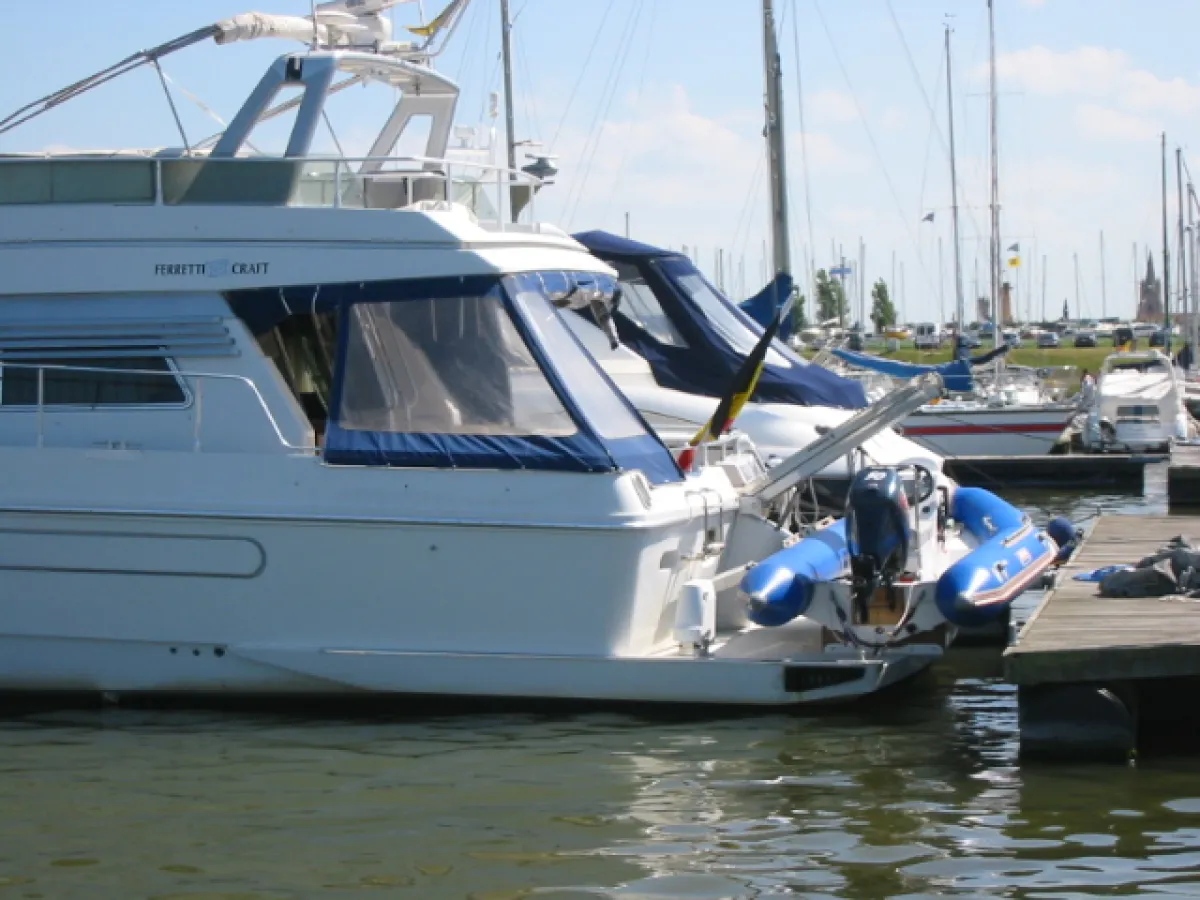 Polyester Motorboat Ferretti 58 Altura