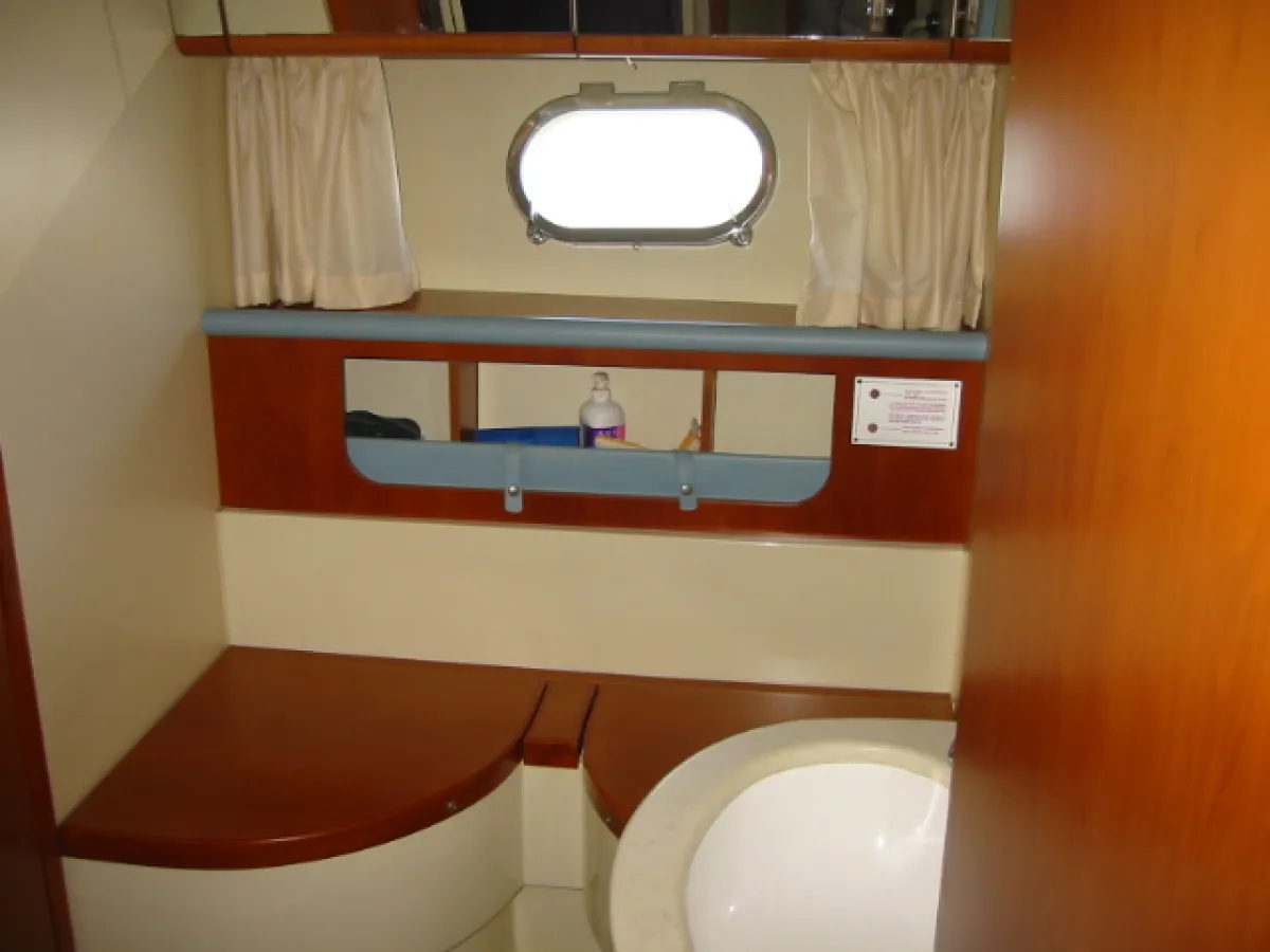 Polyester Motorboat Ferretti 58 Altura