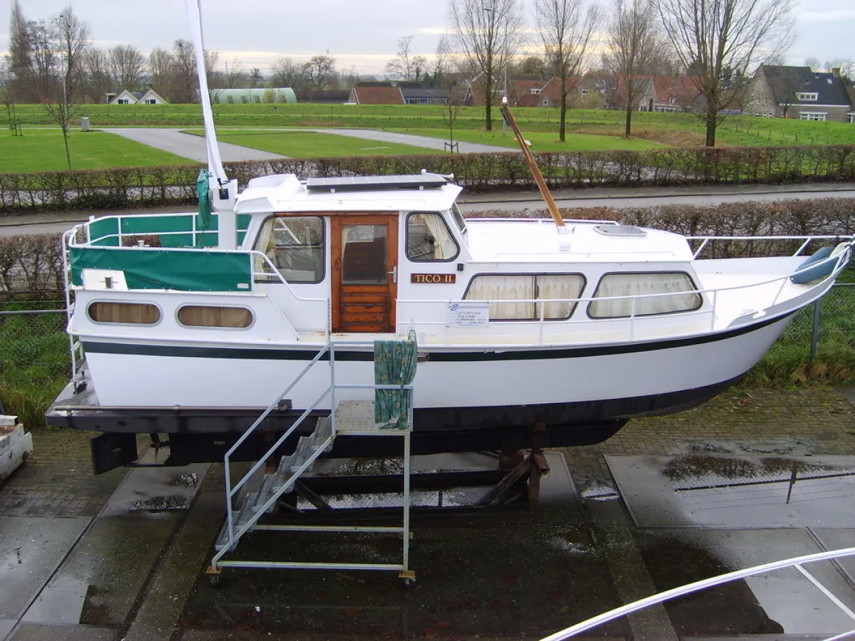 Steel Motorboat Cascaruda 900 AK