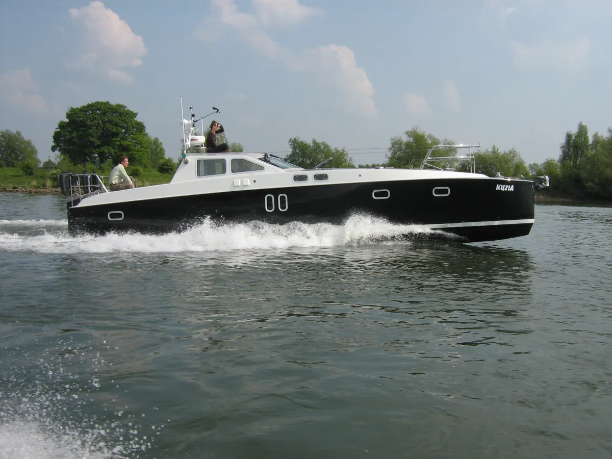 Polyester Motorboat Nieland Boxer 39 HYBRIDE