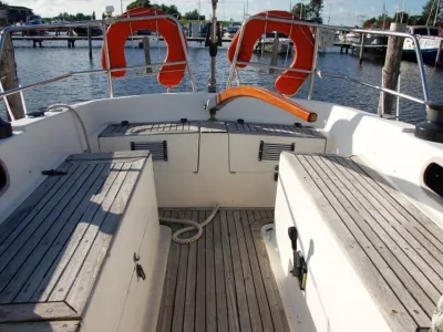 Polyester Sailboat Defender 35 Photo 4