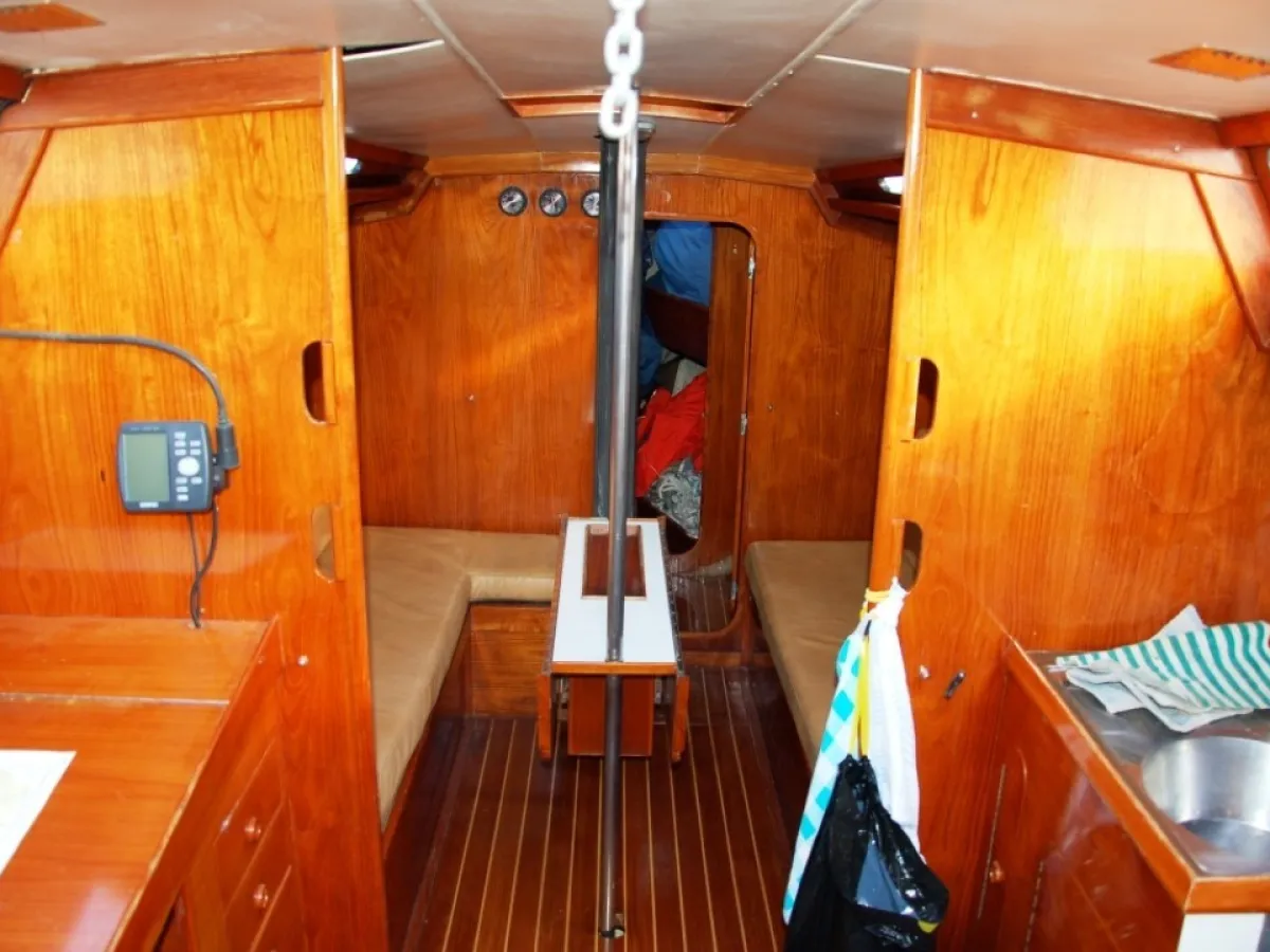 Polyester Sailboat Defender 35