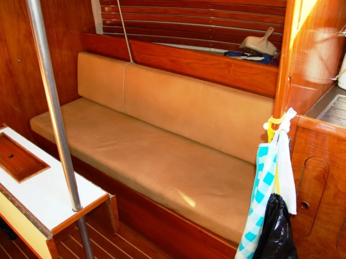 Polyester Sailboat Defender 35