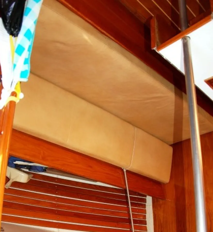 Polyester Sailboat Defender 35