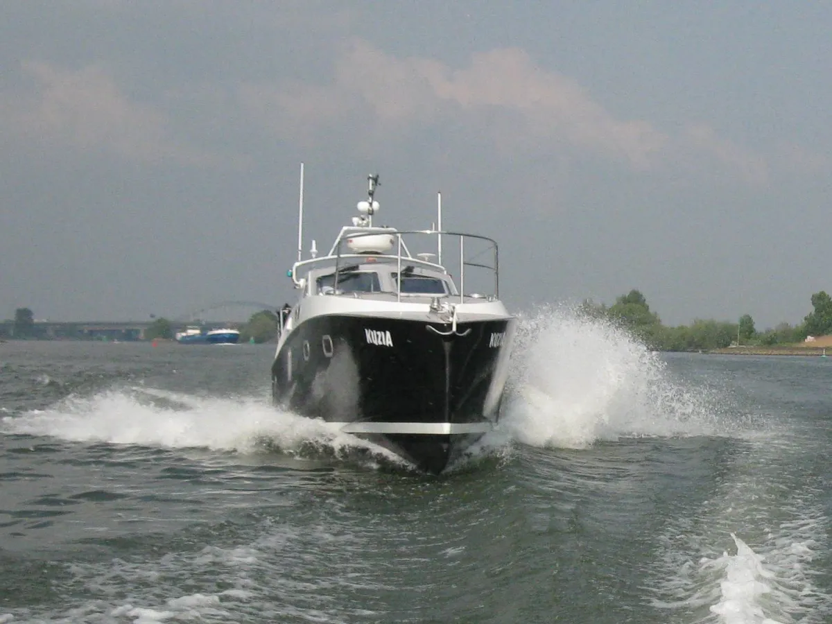 Polyester Motorboat Nieland Boxer 39 HYBRIDE