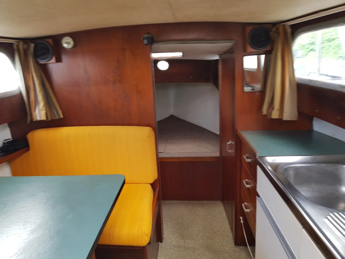 Polyester Budgetboat Cabin sailboat Dompkruiser