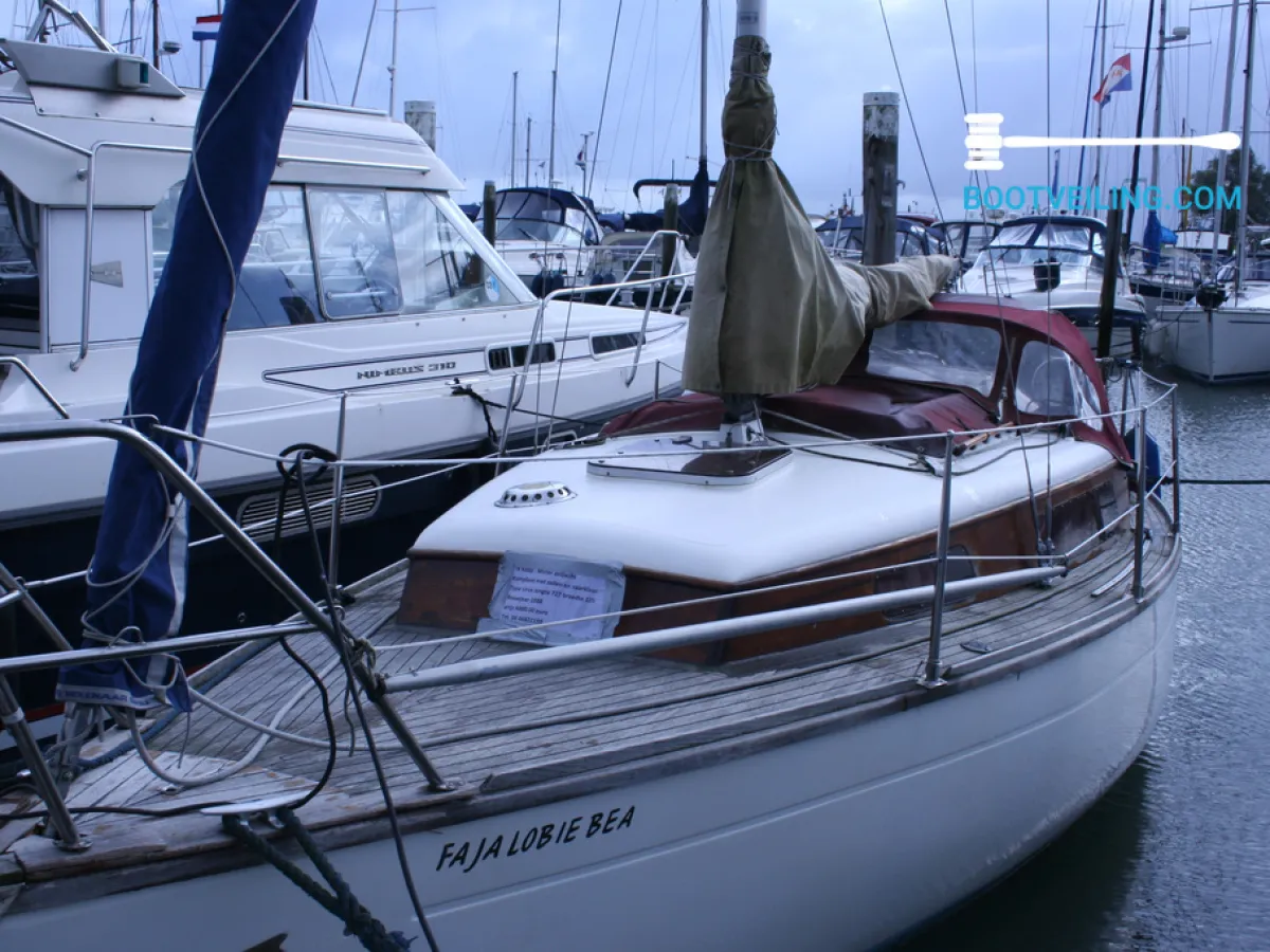 Polyester Sailboat Sirius 24