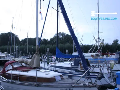 Polyester Sailboat Sirius 24 Photo 3