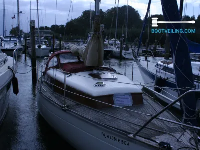 Polyester Sailboat Sirius 24 Photo 13