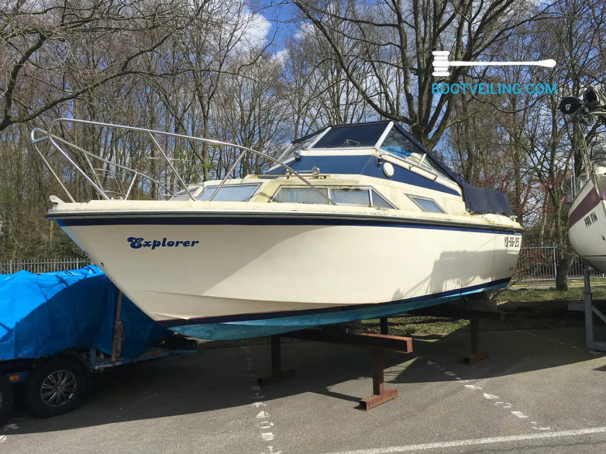 Polyester Speedboat Fairline 23