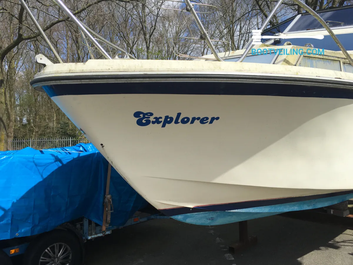 Polyester Speedboat Fairline 23