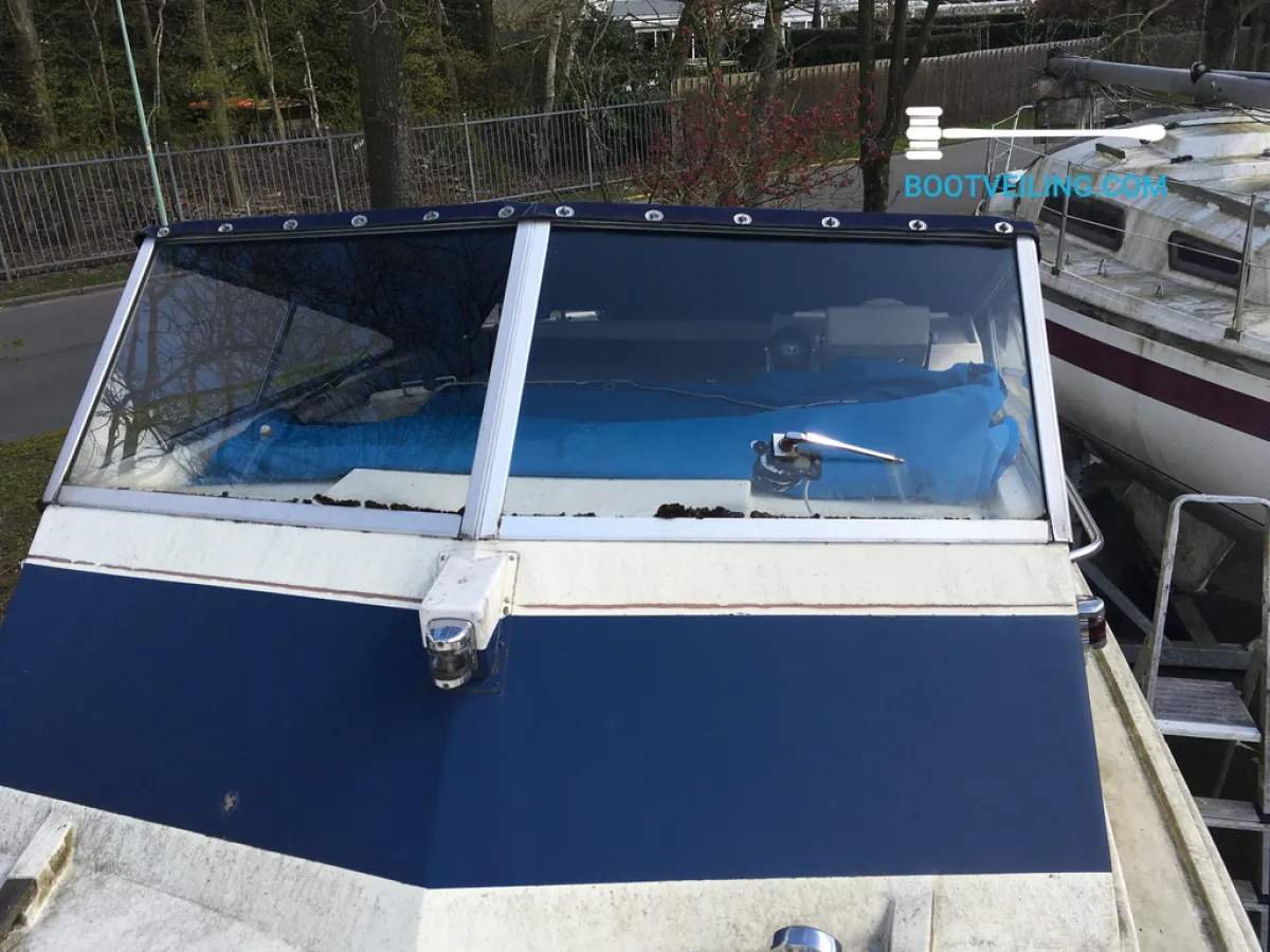 Polyester Speedboat Fairline 23