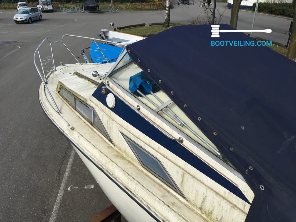 Polyester Speedboat Fairline 23