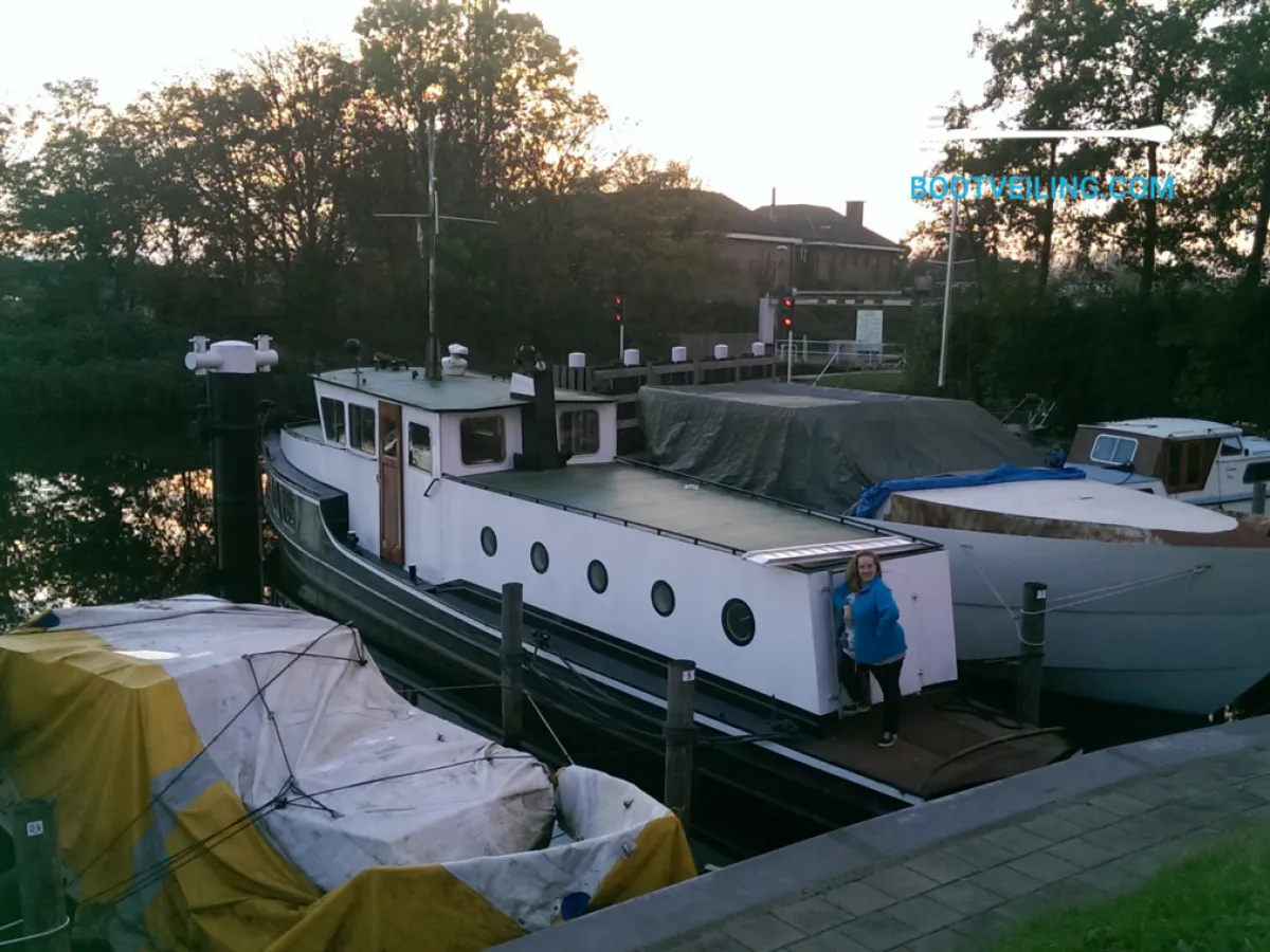 Steel Motorboat Houseboat 57 (Varend)