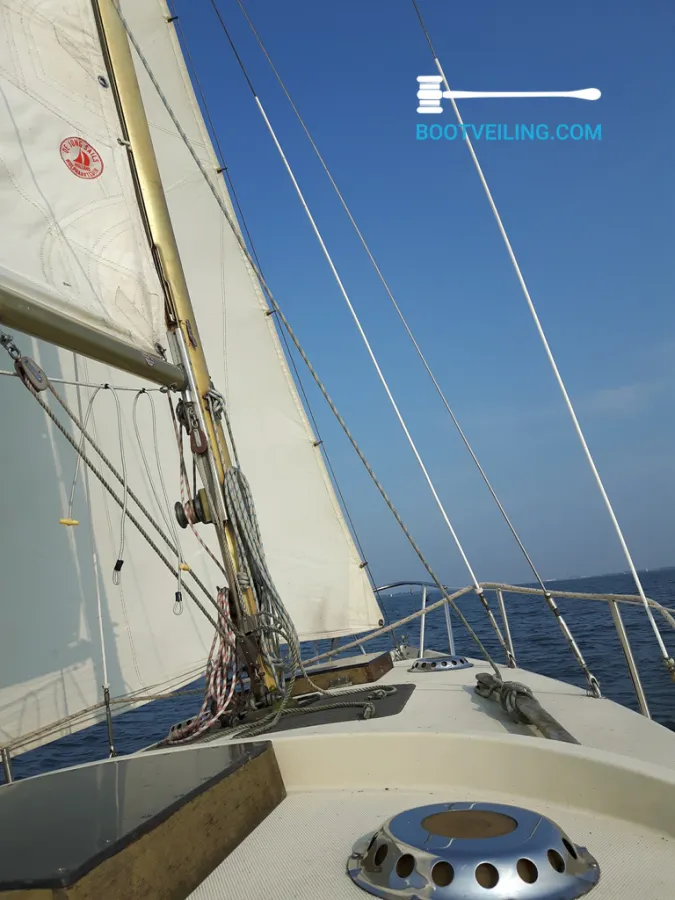 Polyester Sailboat Mystere 26