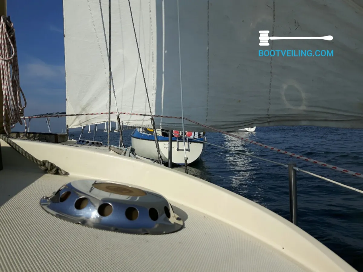 Polyester Sailboat Mystere 26