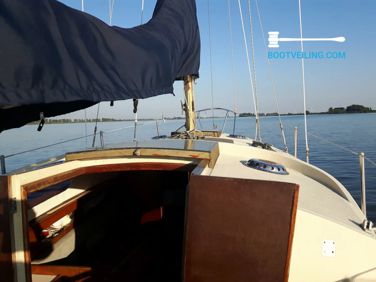 Polyester Sailboat Mystere 26