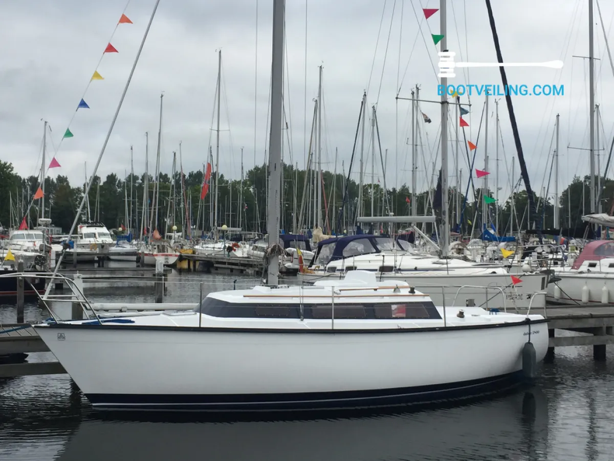 Polyester Sailboat Dufour 2800