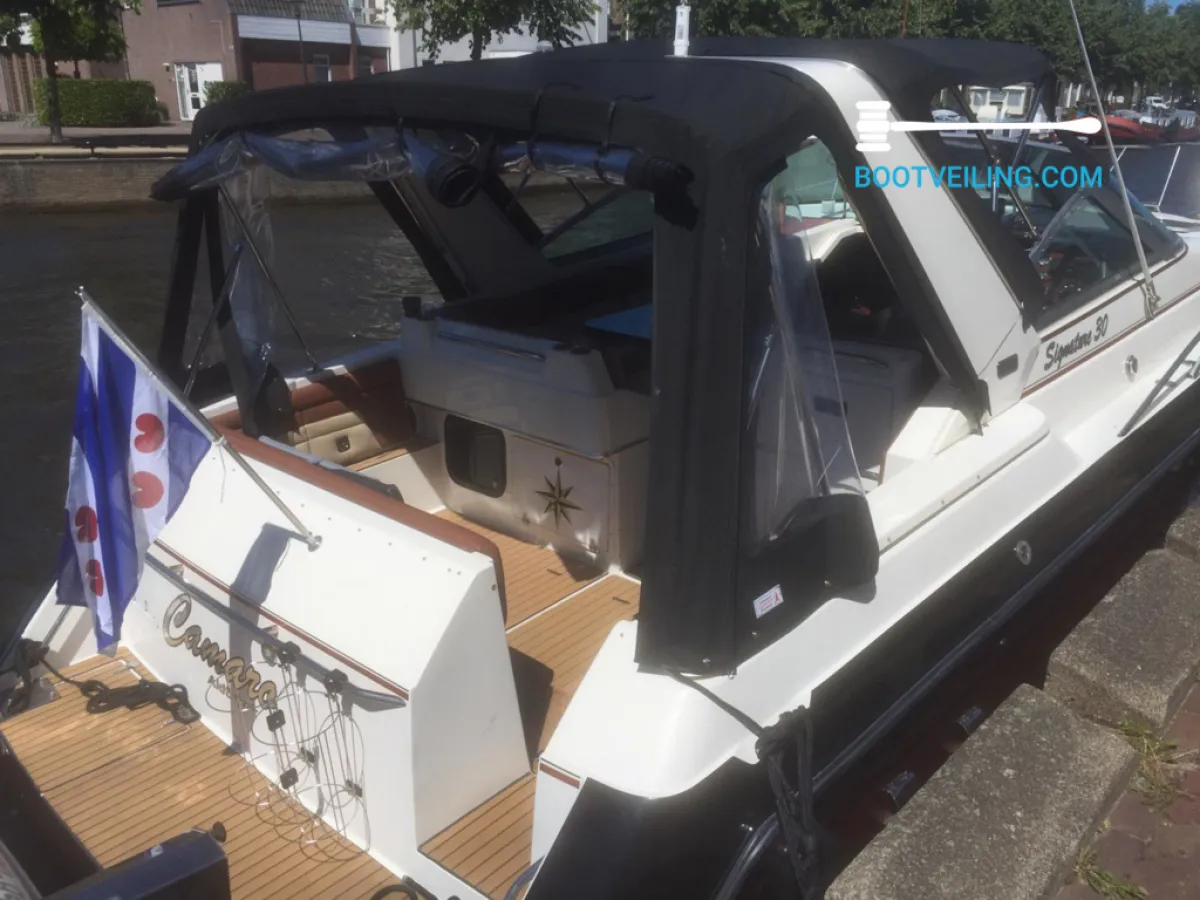 Polyester Motorboat Chaparral Signature 30