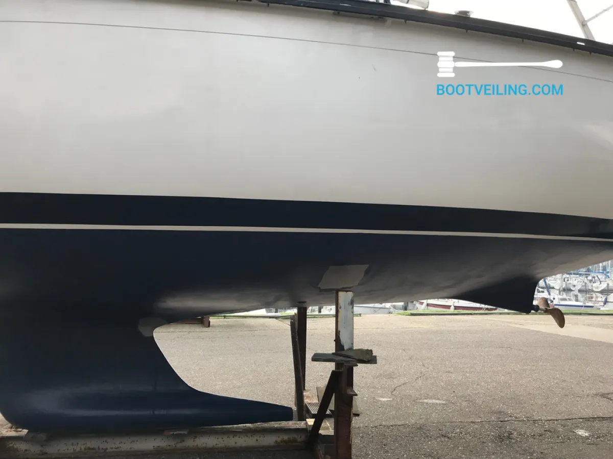 Polyester Sailboat Dufour 2800